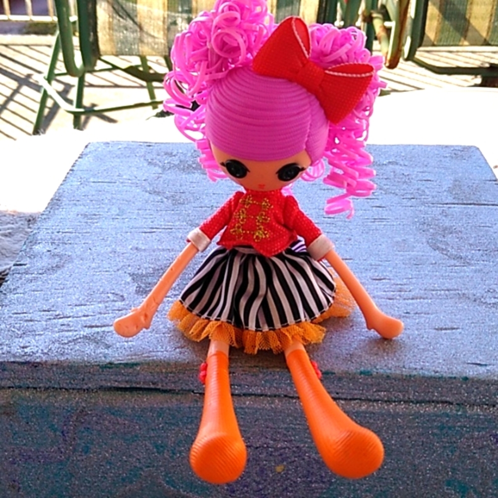 T-367 Lalaloopsy Girls Peanut Big Top Doll with pink hair